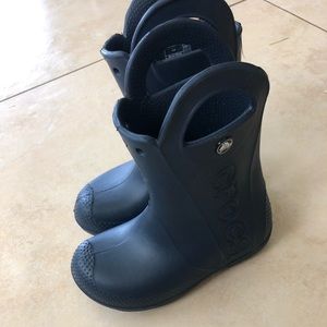 Crocs navy Handle It rain boots little kid size 12